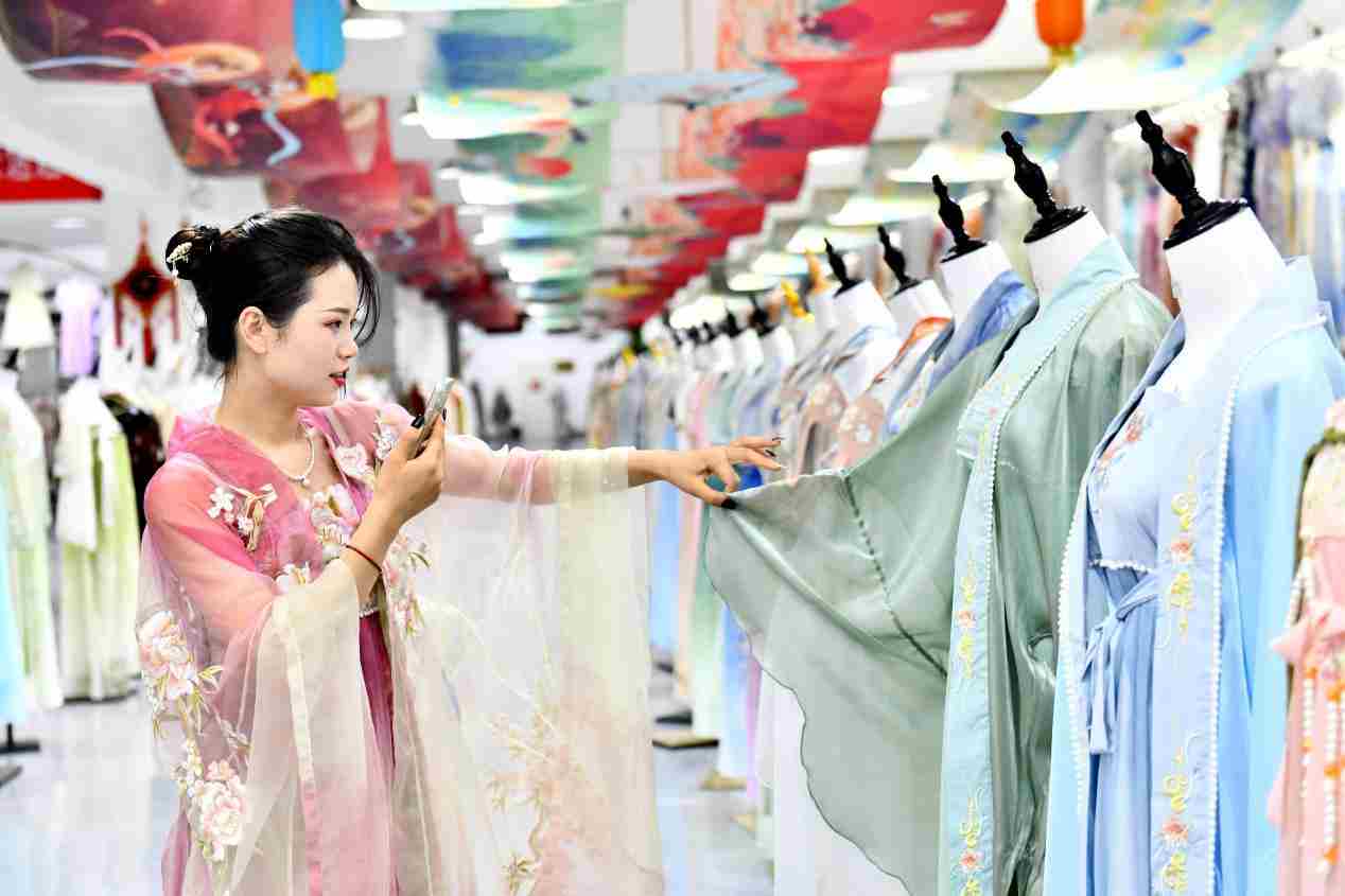 曹县汉服“遇上”拼多多：95后的创业翻盘记
