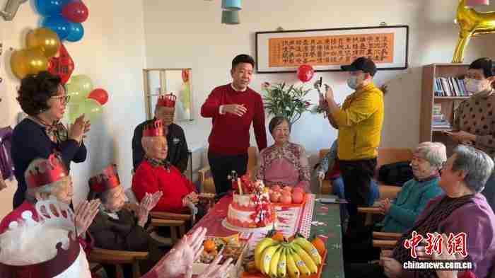从“碧潭少年”到“天津姑爷”：台青井然的十六载“银发”创业路